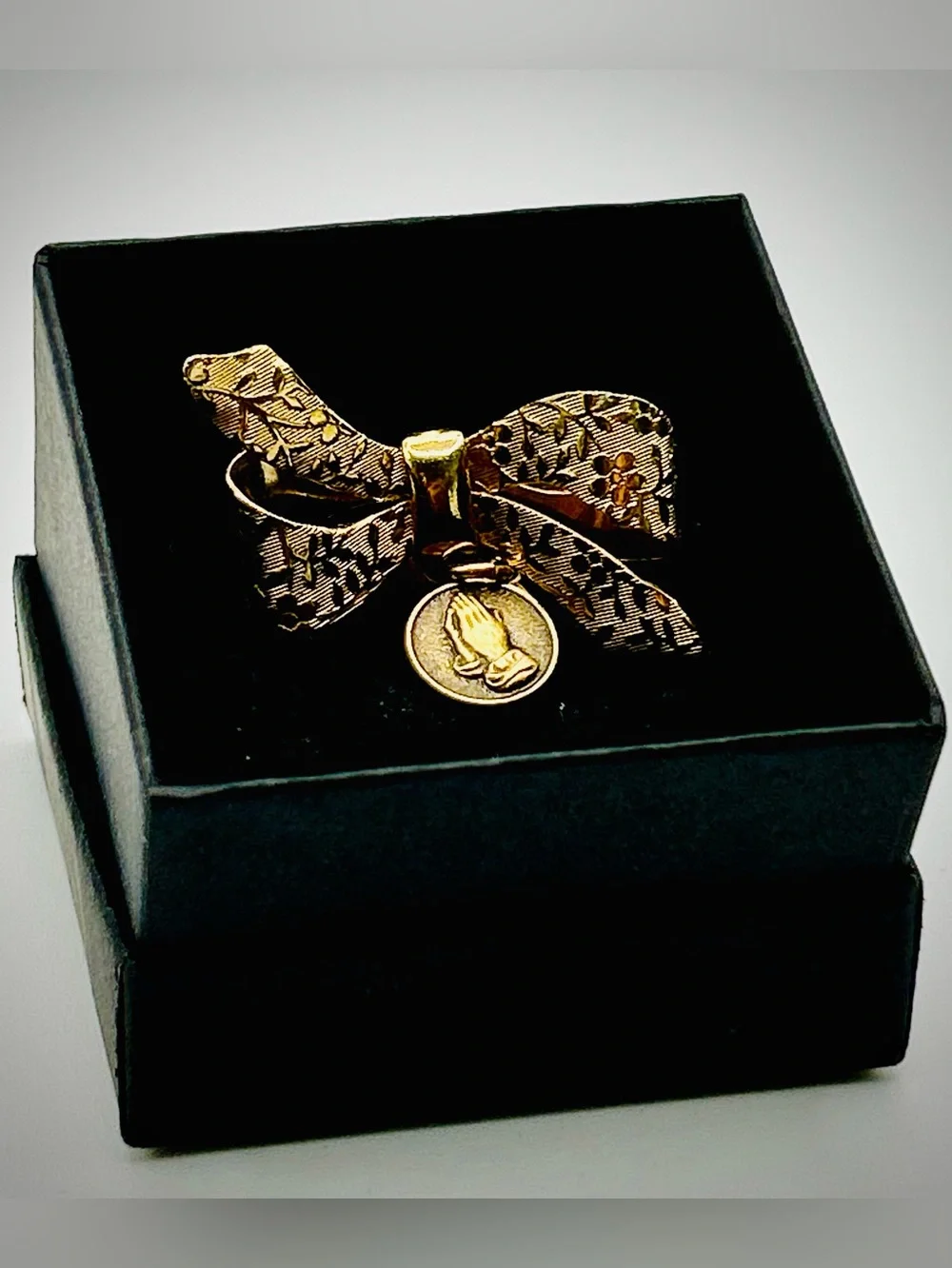 Vintage Serenity Prayer charm gold bow brooch pin